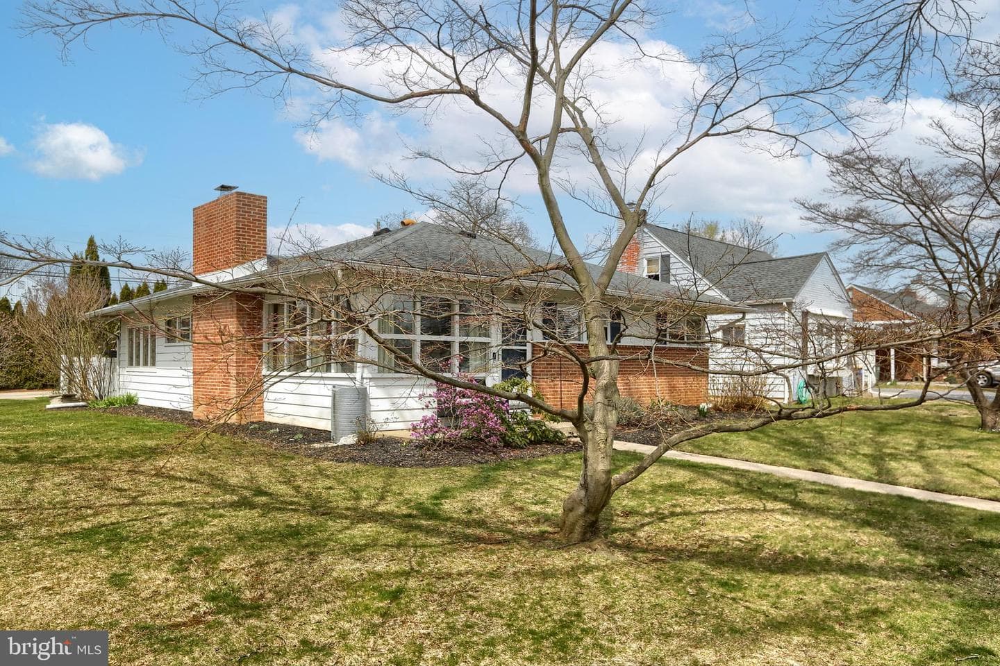 1198 Lowther Road photo 2