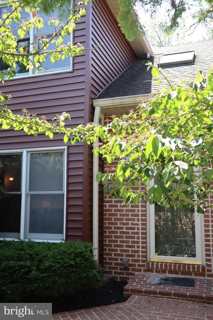 320 Peppercorn Square photo 2
