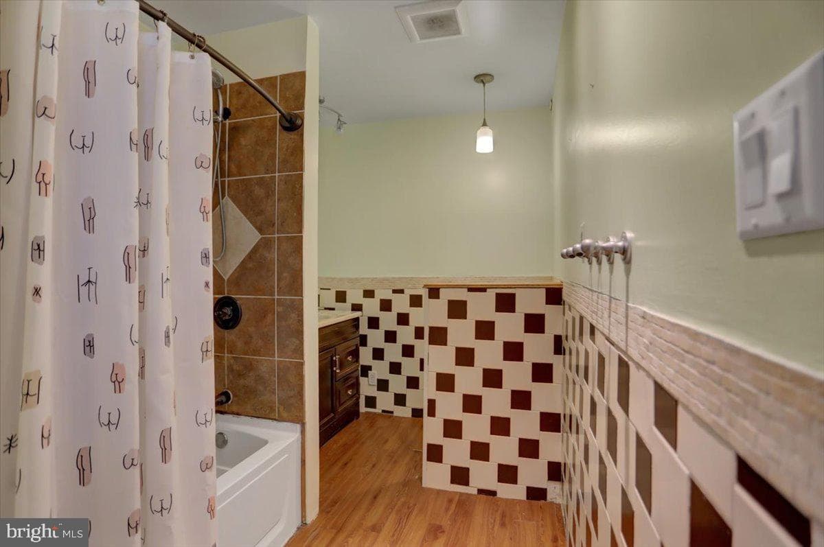 324 E Orange Street photo 23