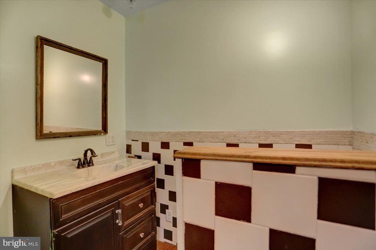 324 E Orange Street photo 24