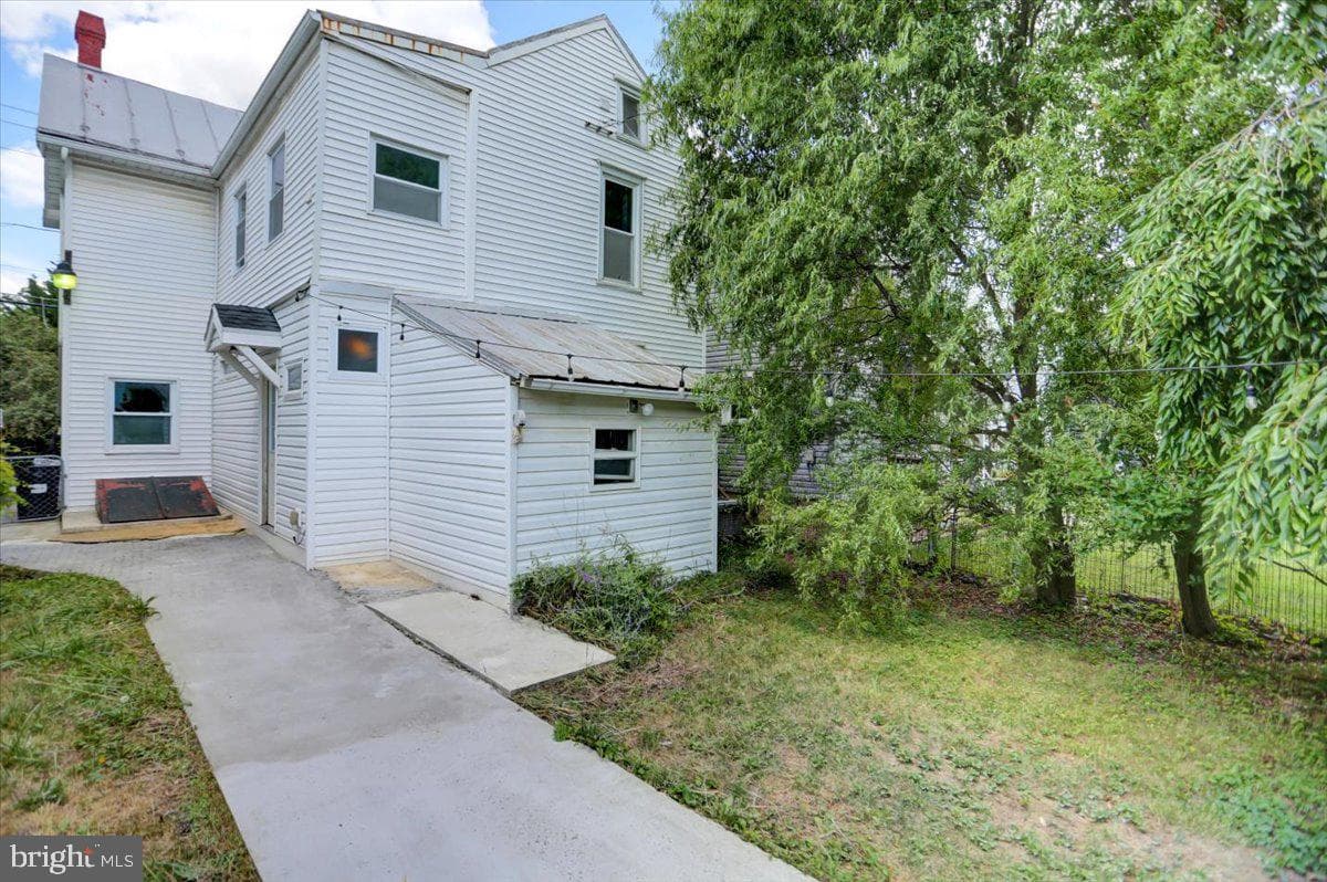 324 E Orange Street photo 28