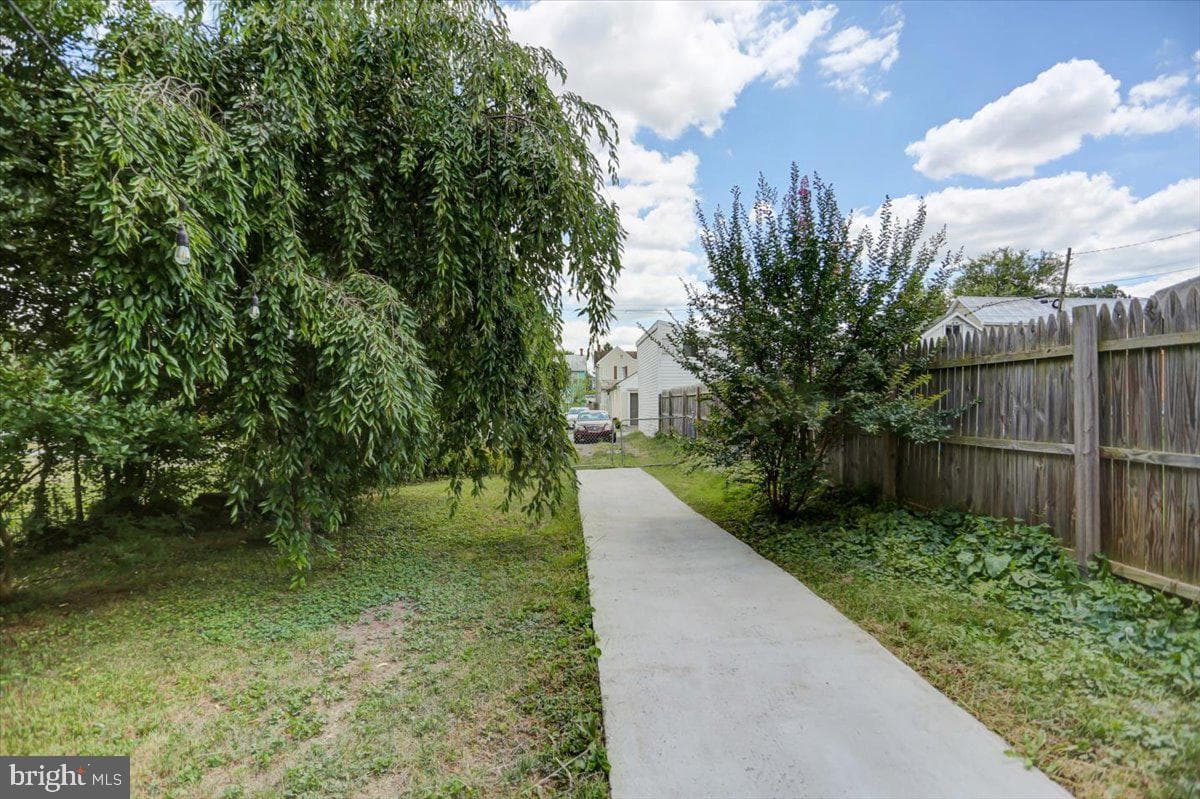 324 E Orange Street photo 30