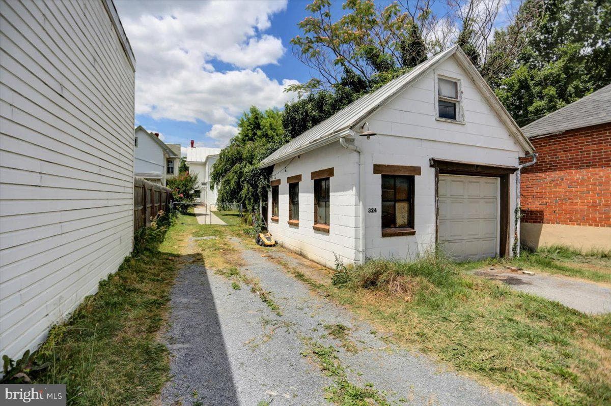 324 E Orange Street photo 31