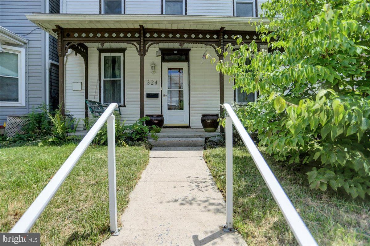 324 E Orange Street photo 4