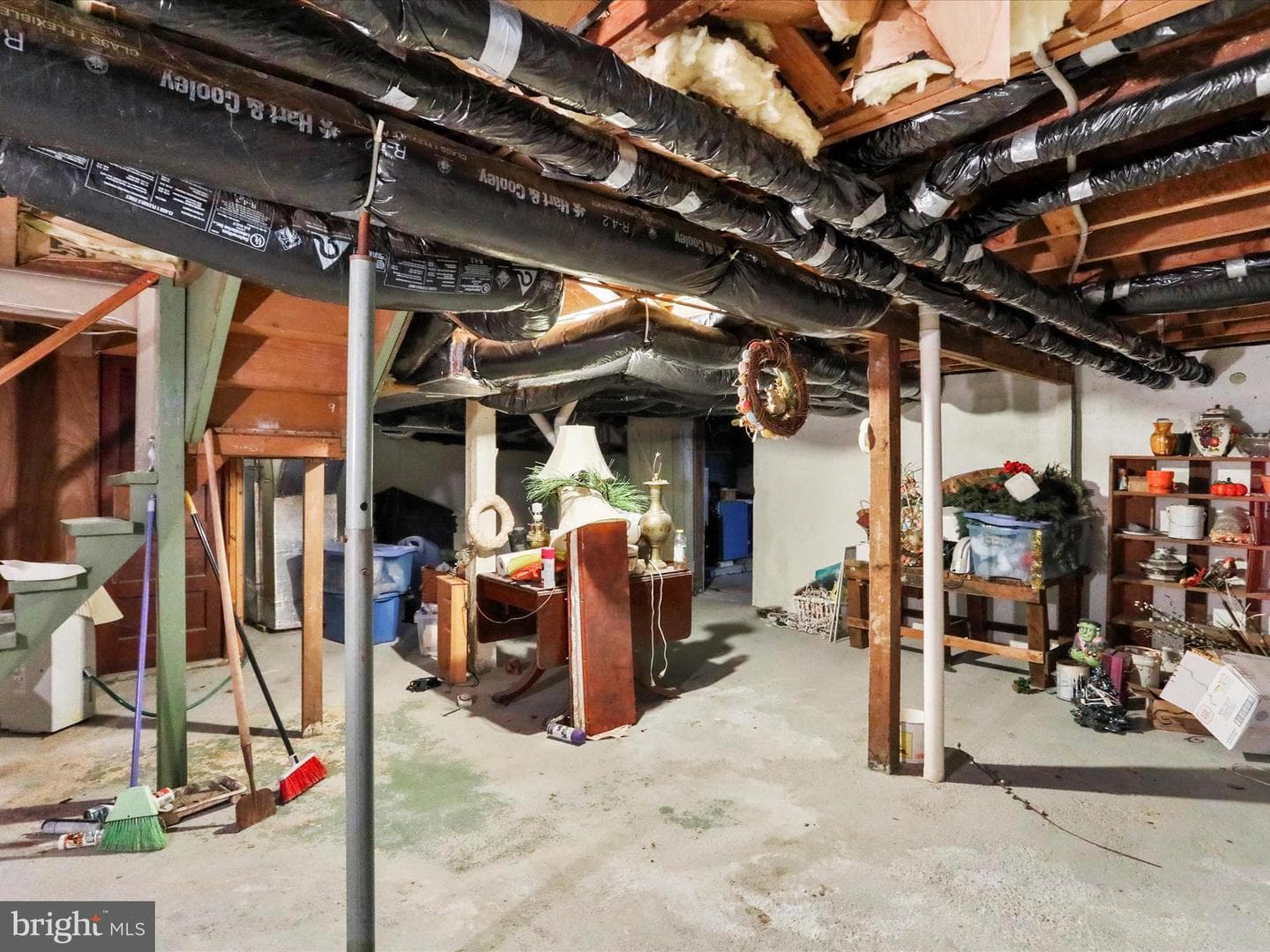 216 E Burd Street photo 11