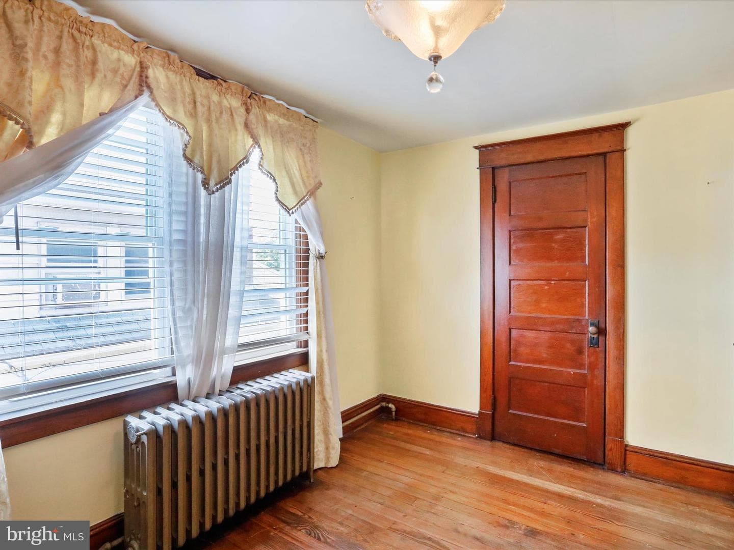 216 E Burd Street photo 16