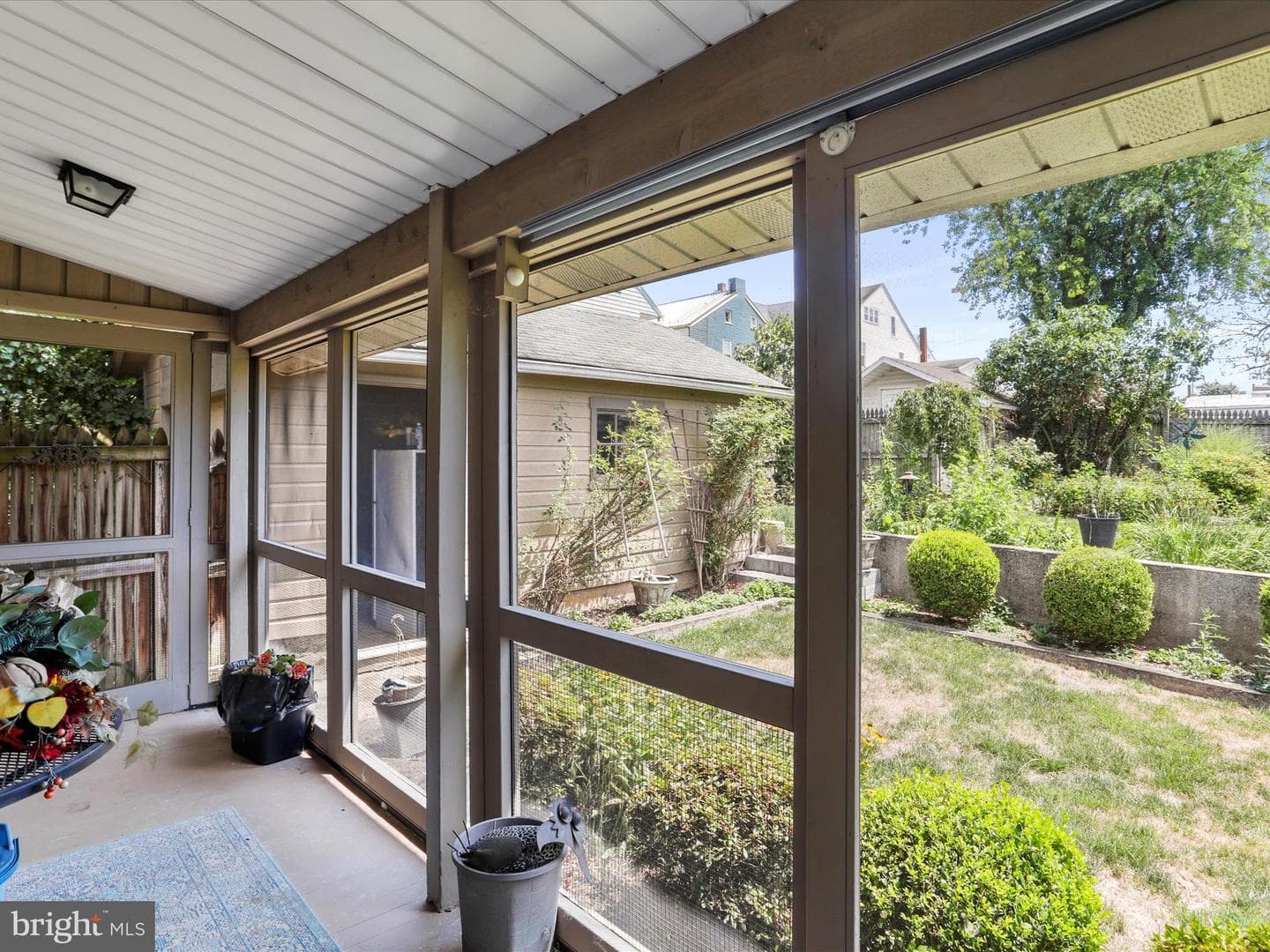 216 E Burd Street photo 19