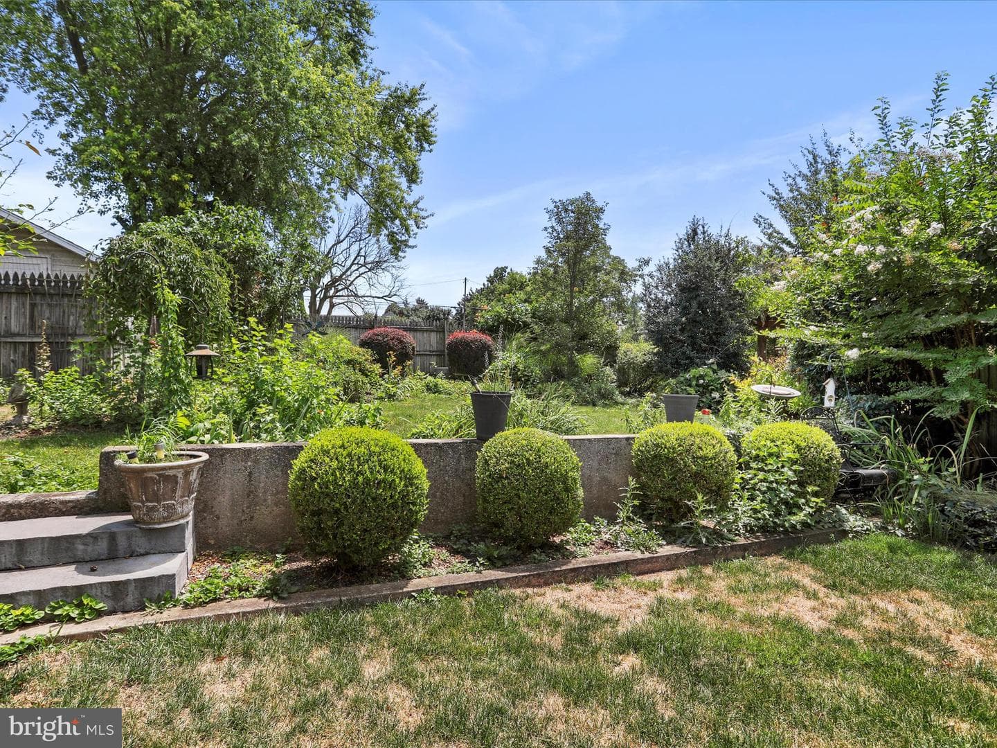 216 E Burd Street photo 20