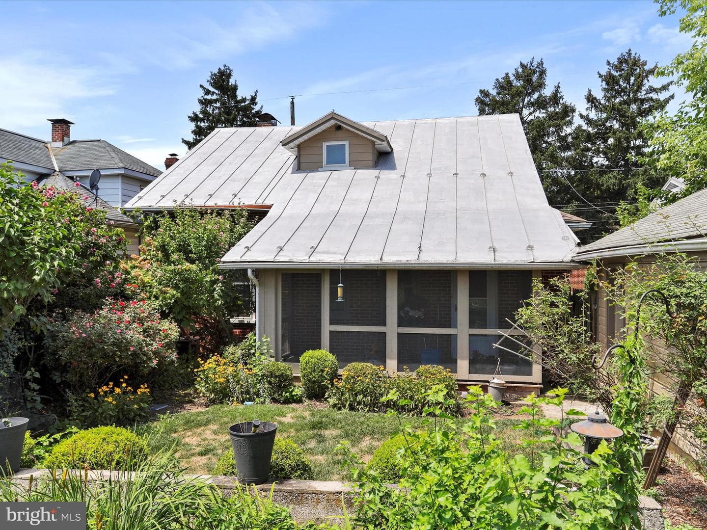216 E Burd Street photo 21