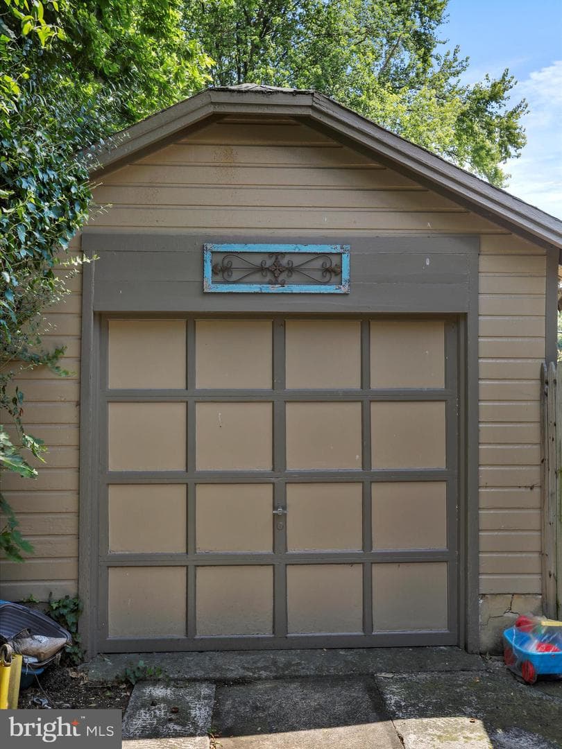 216 E Burd Street photo 24
