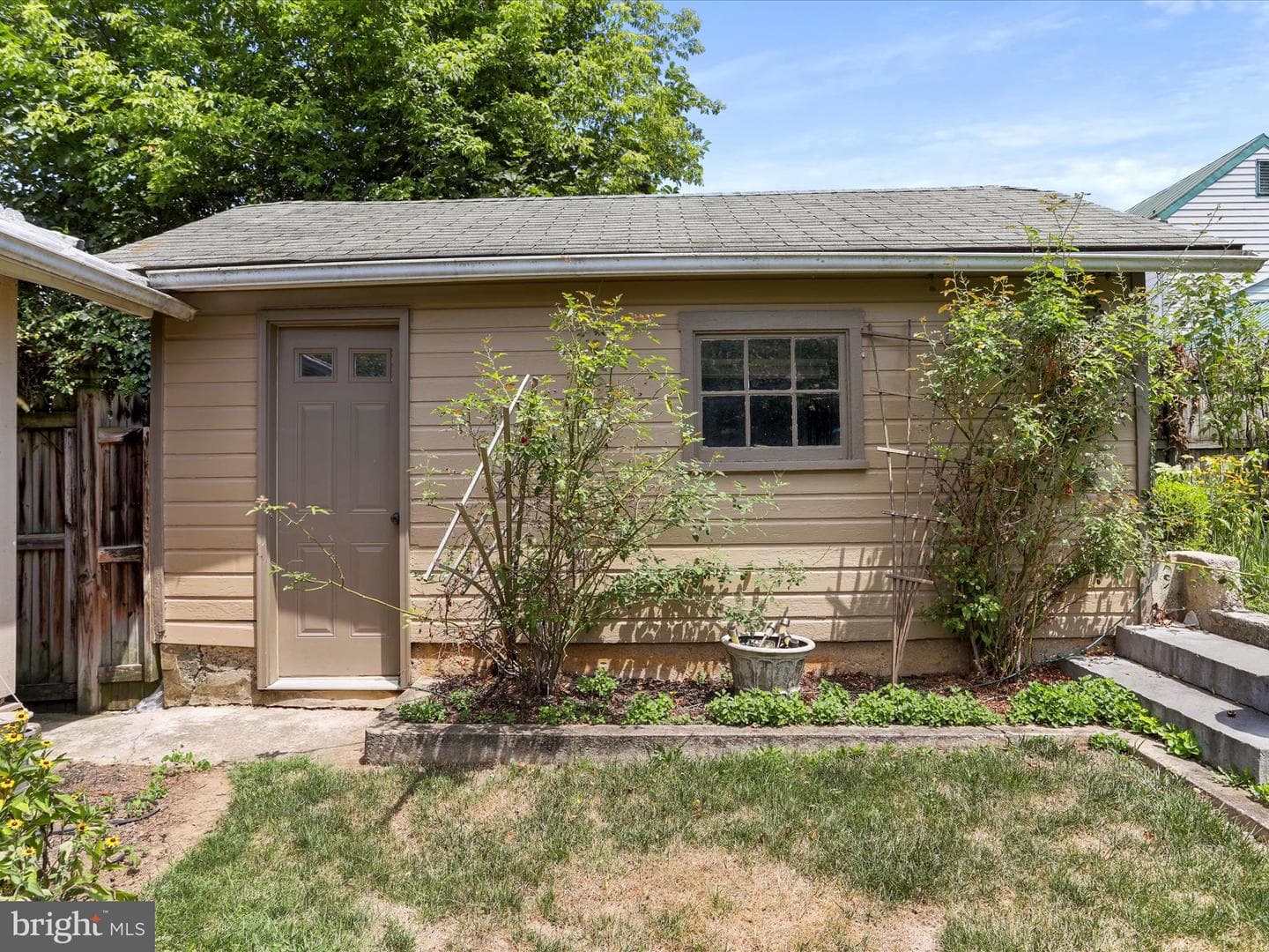 216 E Burd Street photo 25