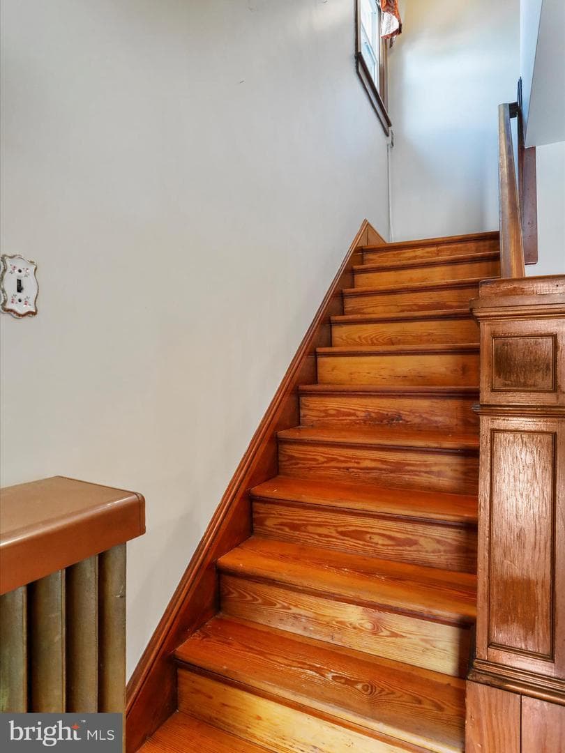 216 E Burd Street photo 28