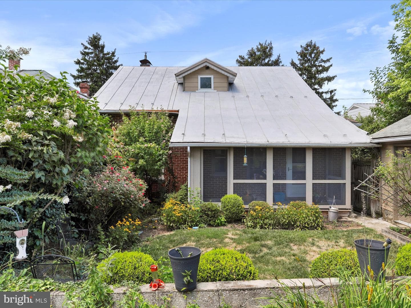 216 E Burd Street photo 29
