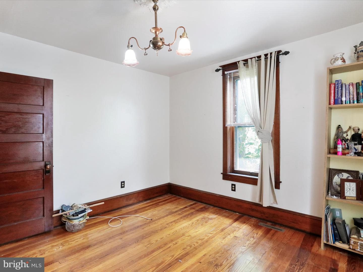 216 E Burd Street photo 30
