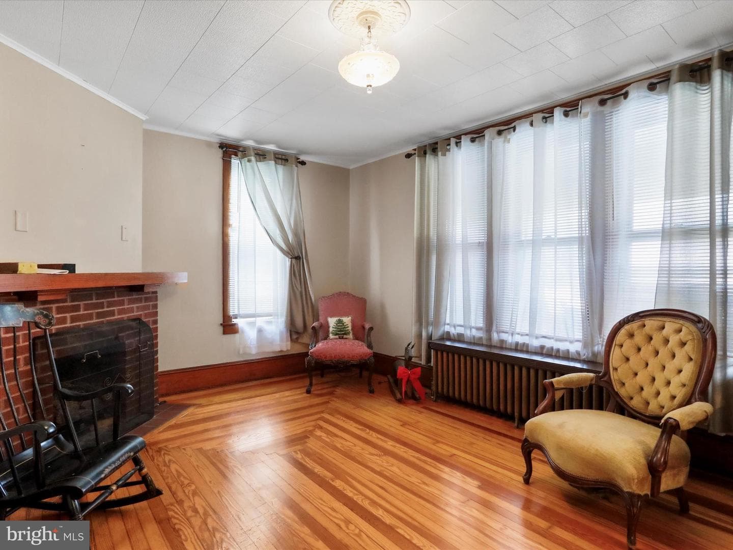 216 E Burd Street photo 32