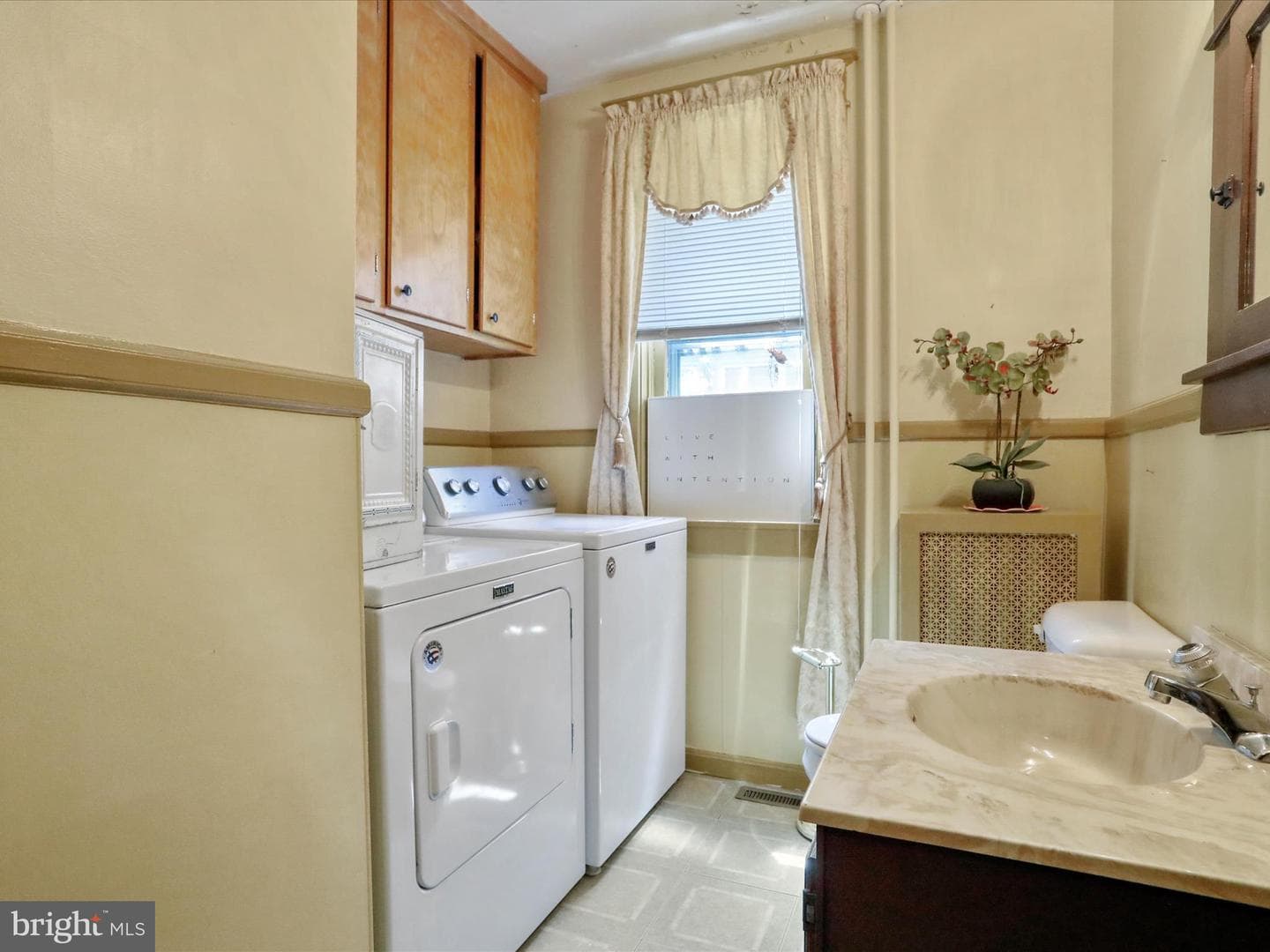 216 E Burd Street photo 33