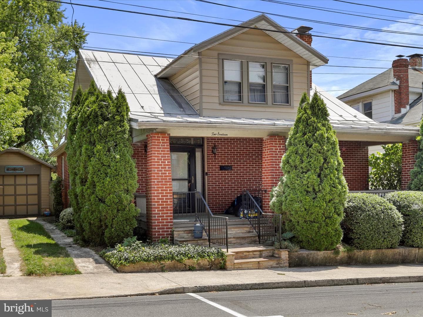 216 E Burd Street photo 34