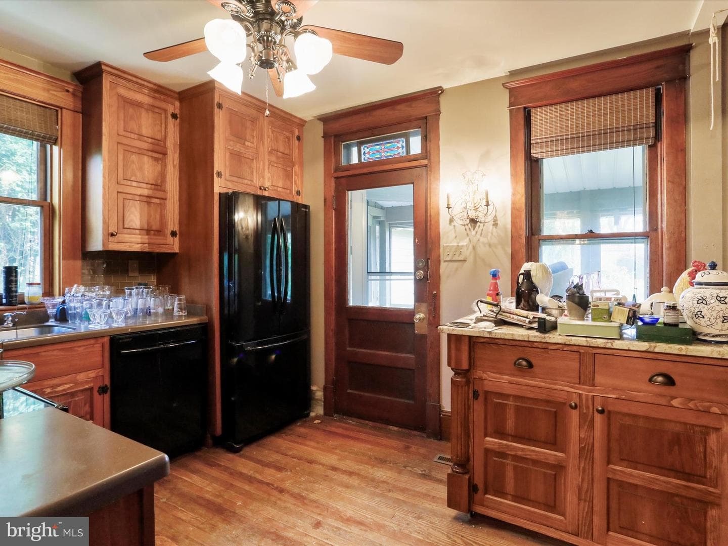 216 E Burd Street photo 35