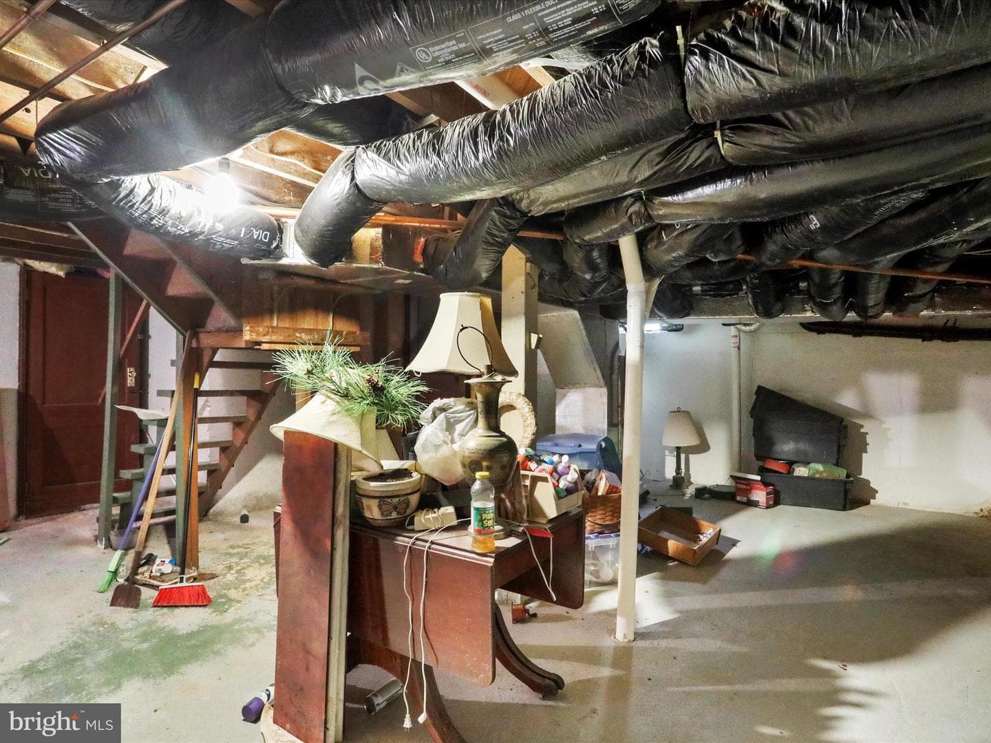 216 E Burd Street photo 36