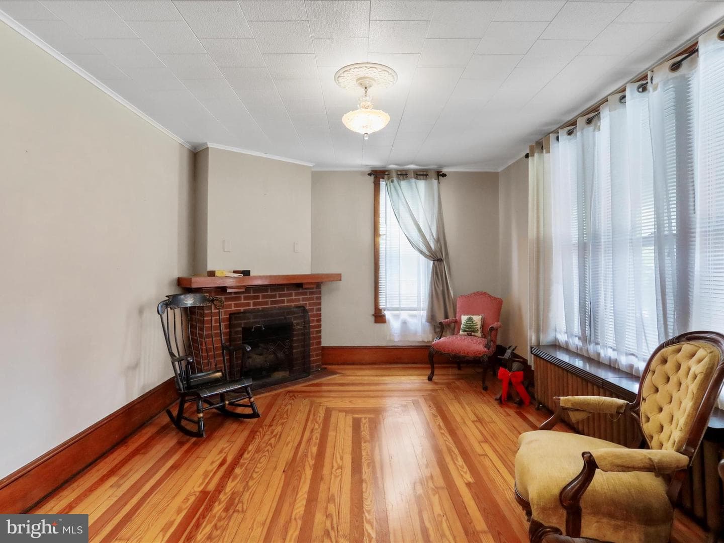 216 E Burd Street photo 4