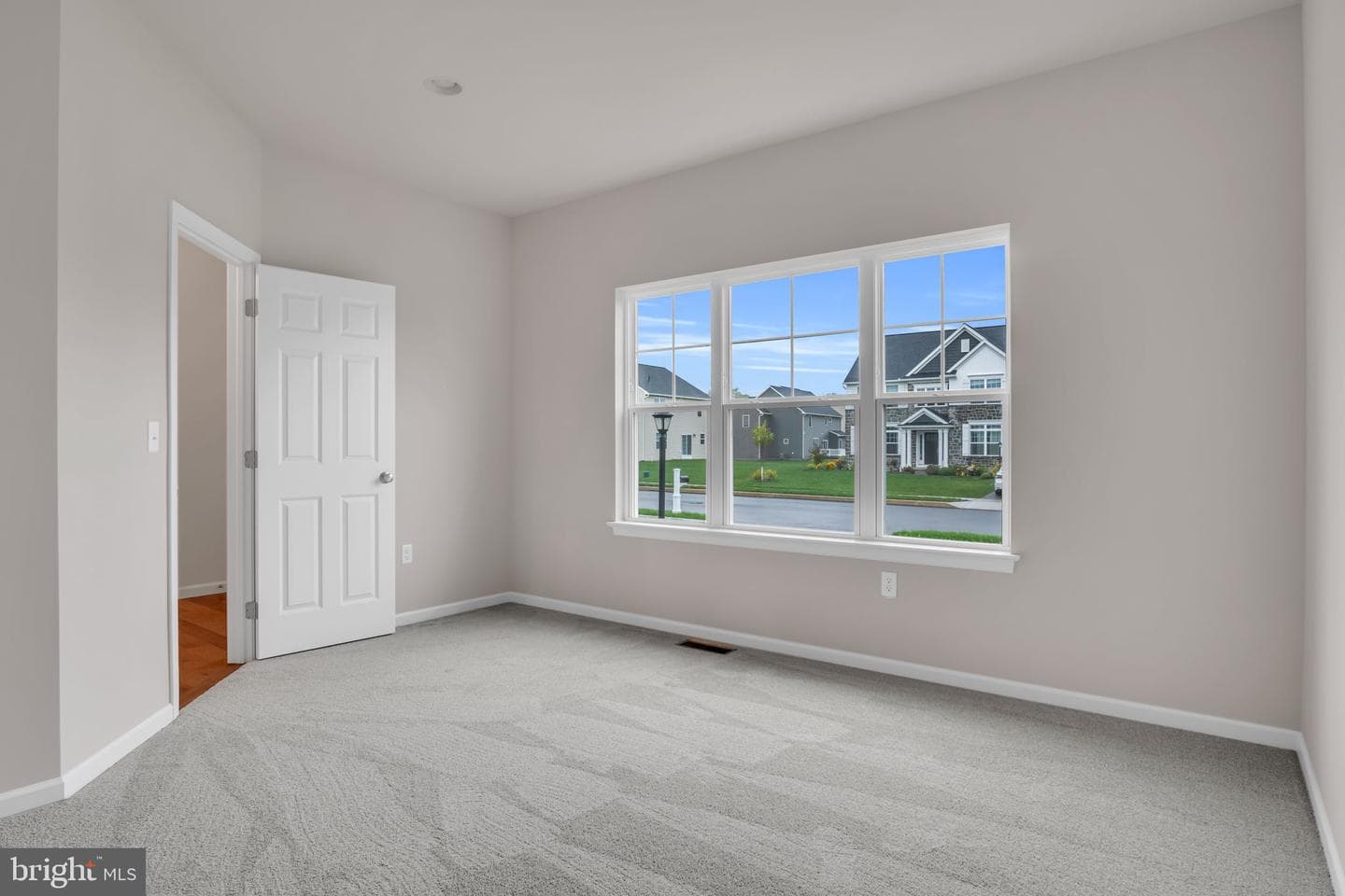 211 Forgedale Drive photo 7