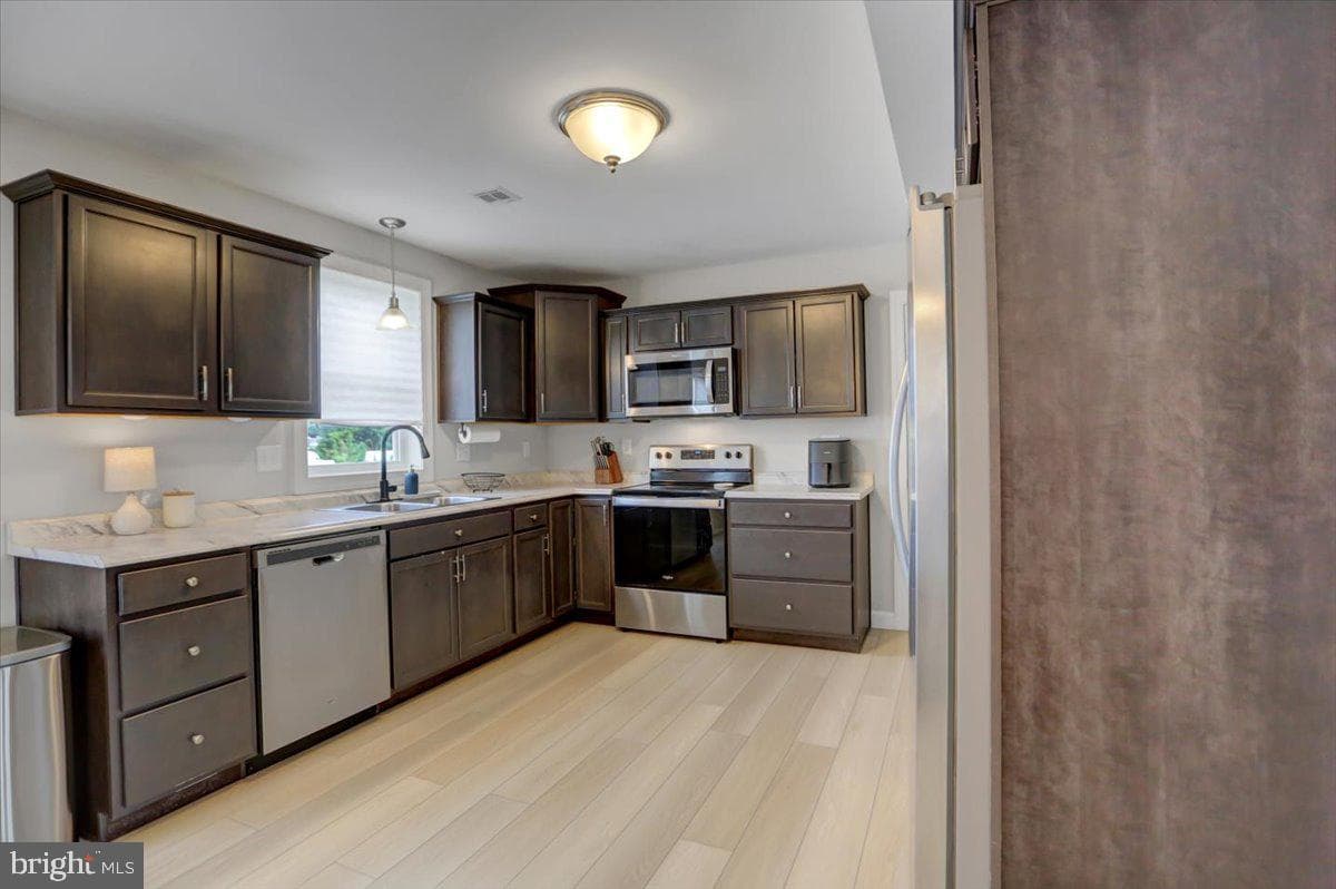 200 Woodridge Drive photo 16