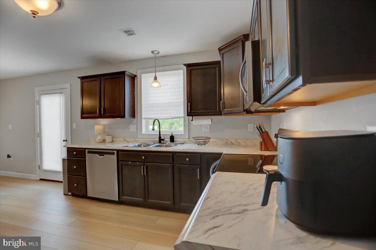 200 Woodridge Drive photo 18