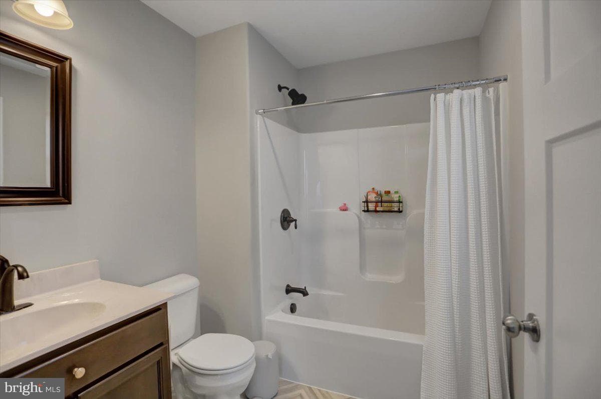 200 Woodridge Drive photo 27