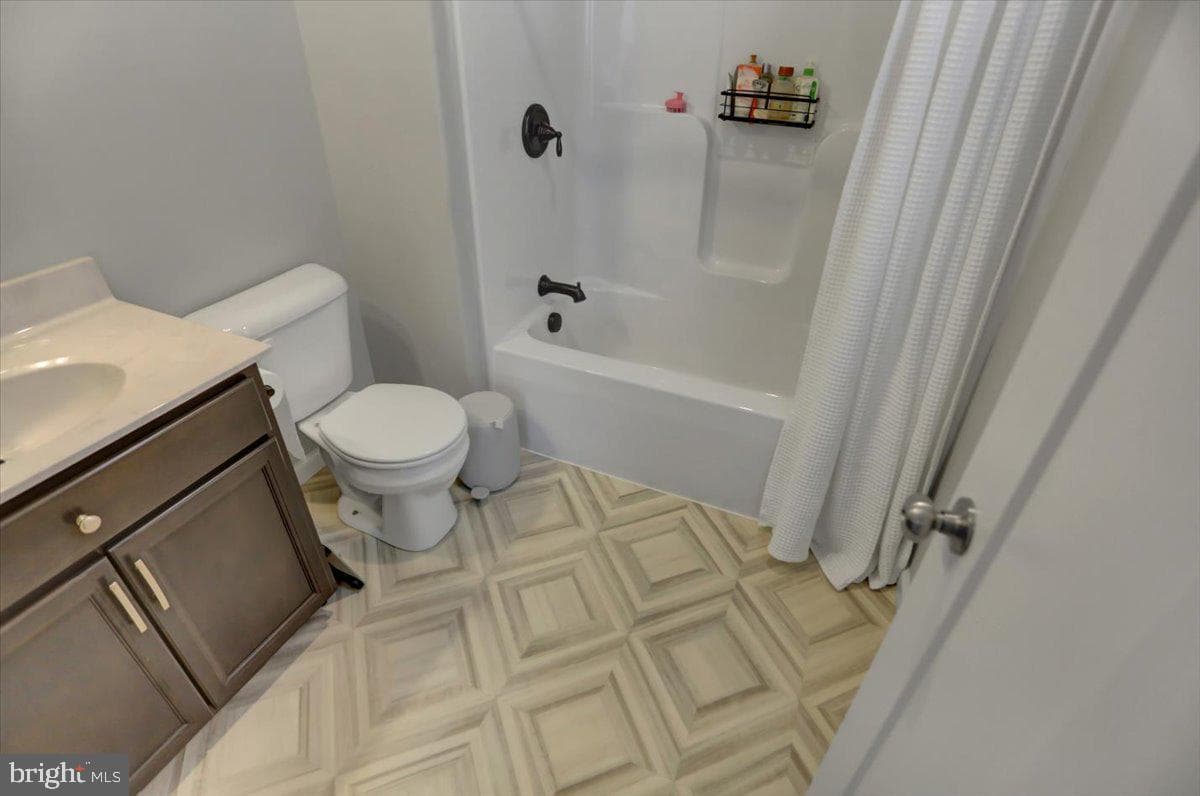 200 Woodridge Drive photo 28