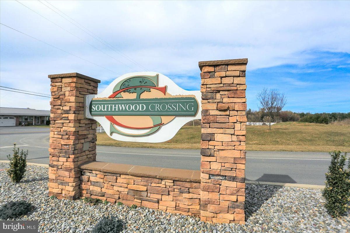 200 Woodridge Drive photo 43