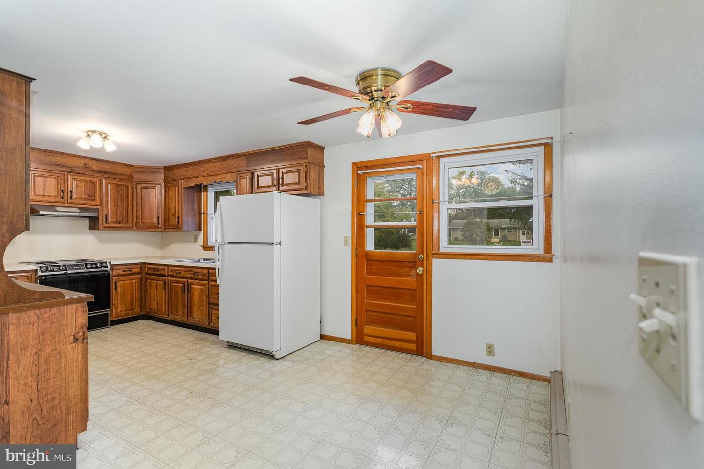 416 Linden Street photo 8
