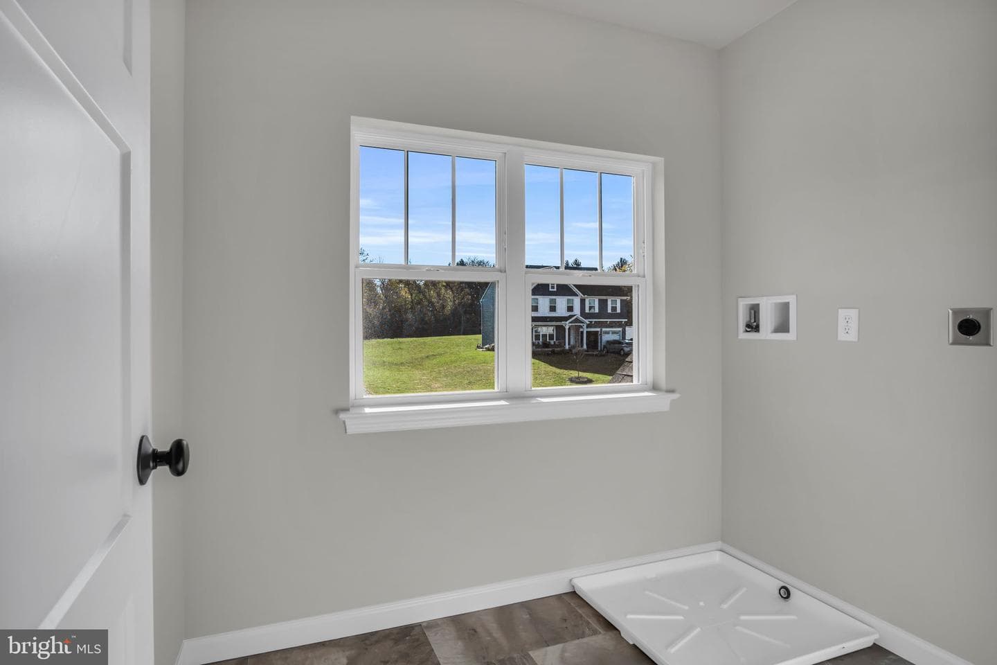 879 Ashfield Drive photo 23