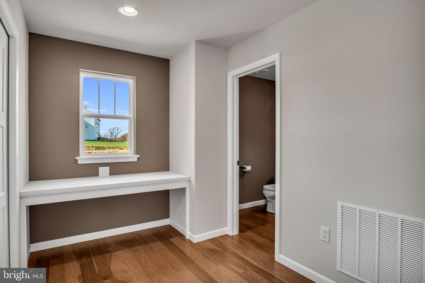 879 Ashfield Drive photo 24