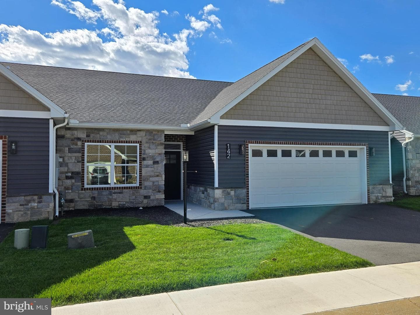 142 Blackbird Lane photo 1
