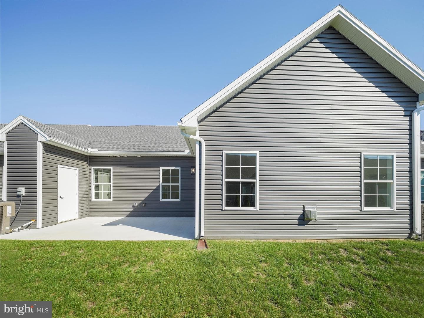 142 Blackbird Lane photo 36