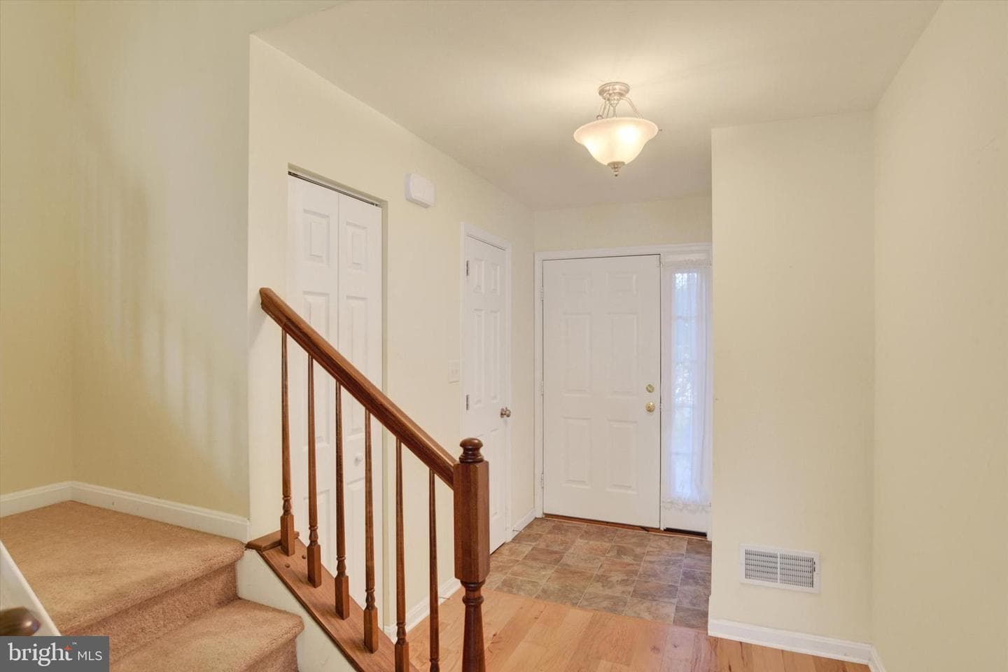 212 Melbourne Lane photo 4