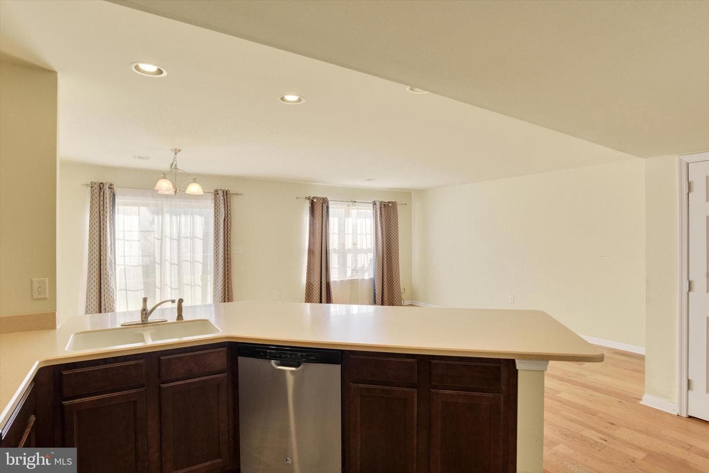 212 Melbourne Lane photo 8
