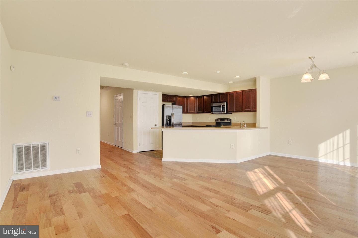 212 Melbourne Lane photo 9