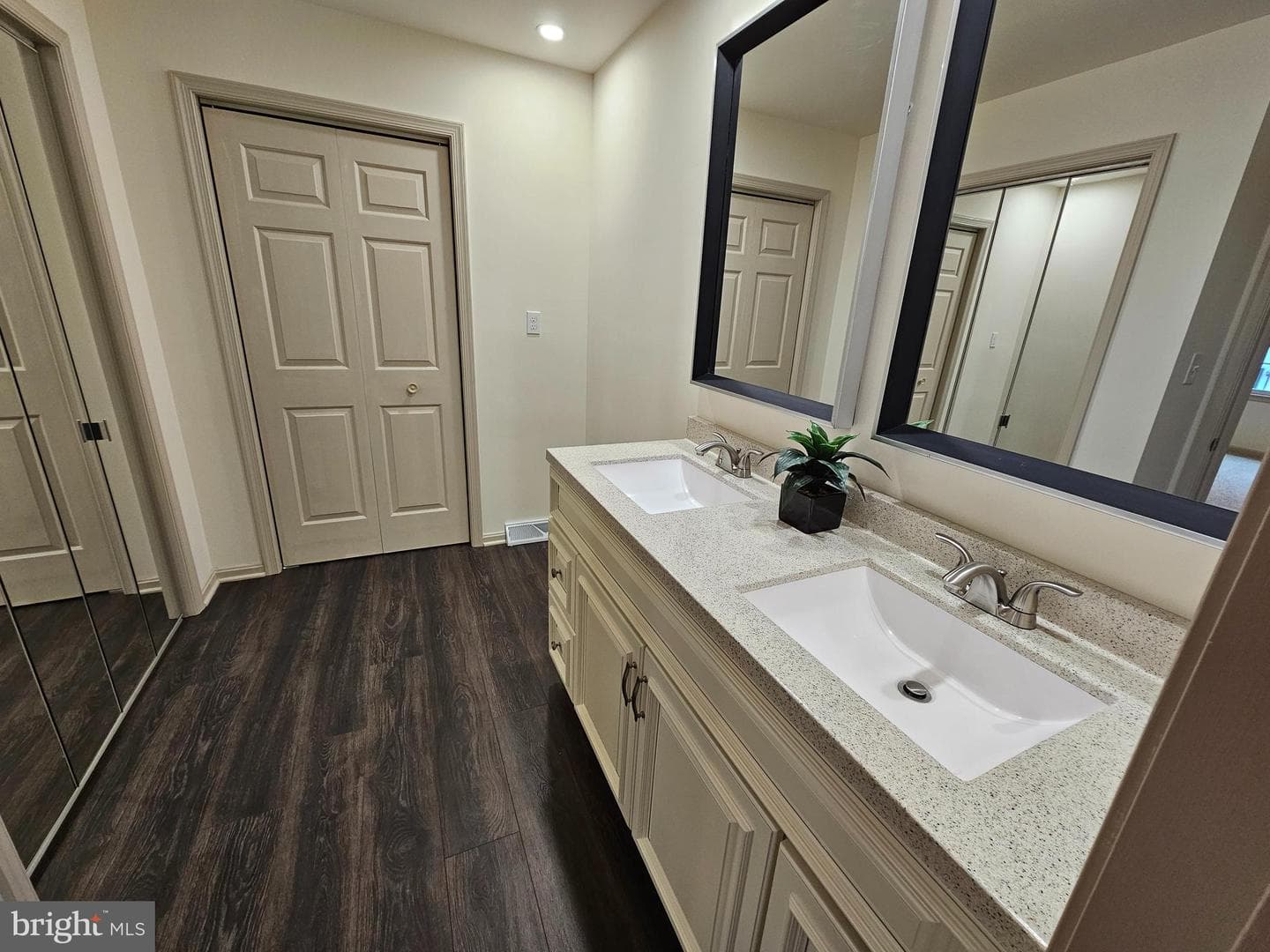 109 Deerfield Road photo 28