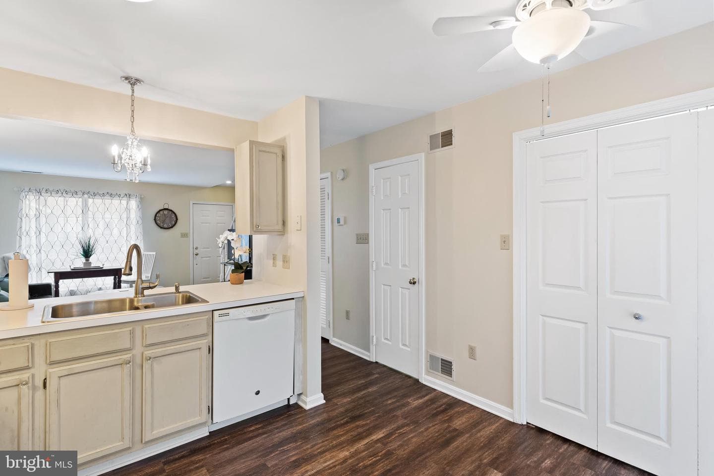 51 Eastwick Lane photo 3