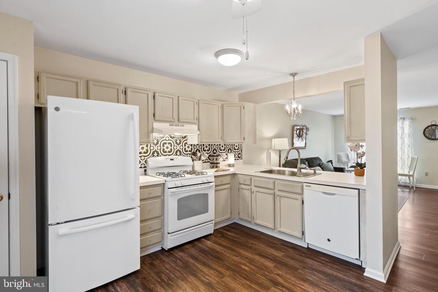 51 Eastwick Lane photo 4