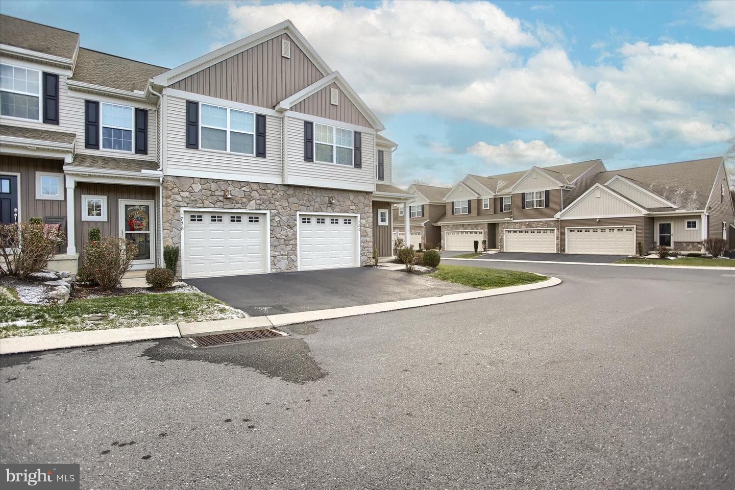 1780 Fairbank Lane photo 3
