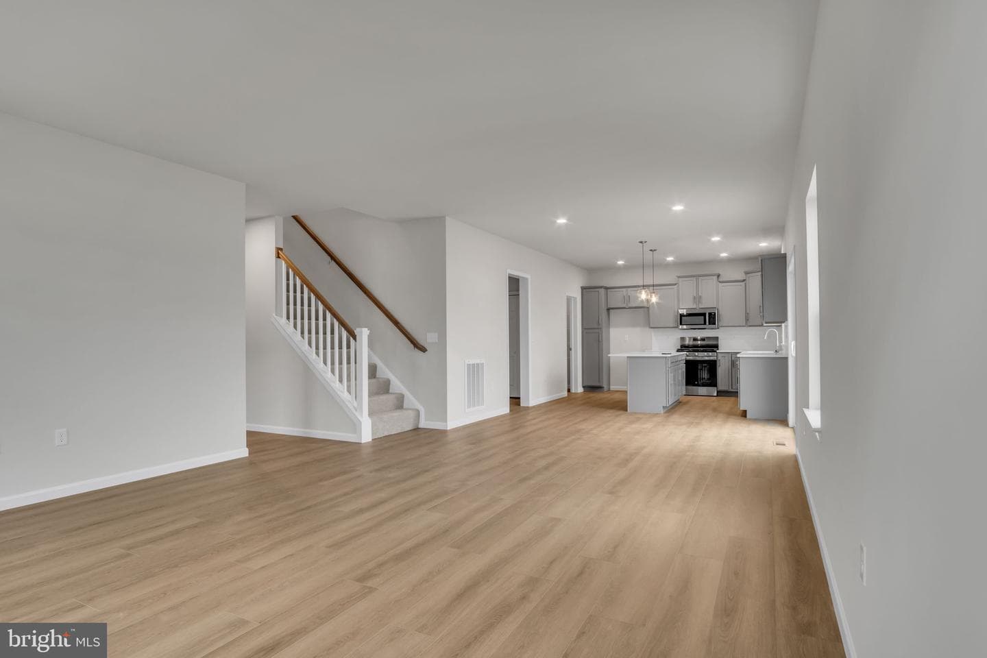 881 Ashfield Drive photo 11