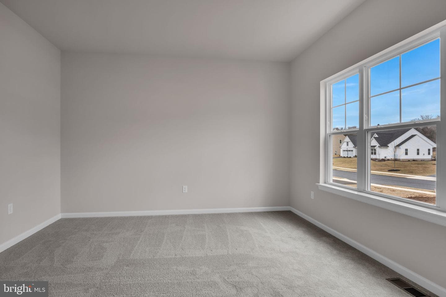 881 Ashfield Drive photo 22