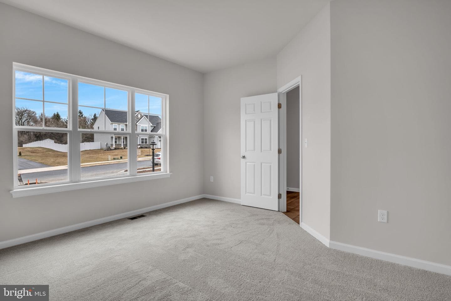 881 Ashfield Drive photo 23