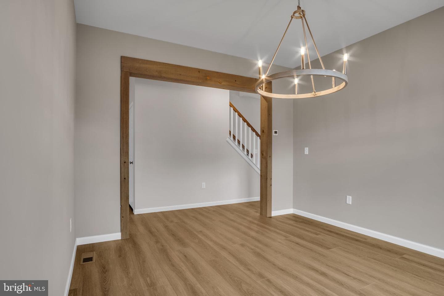 881 Ashfield Drive photo 4