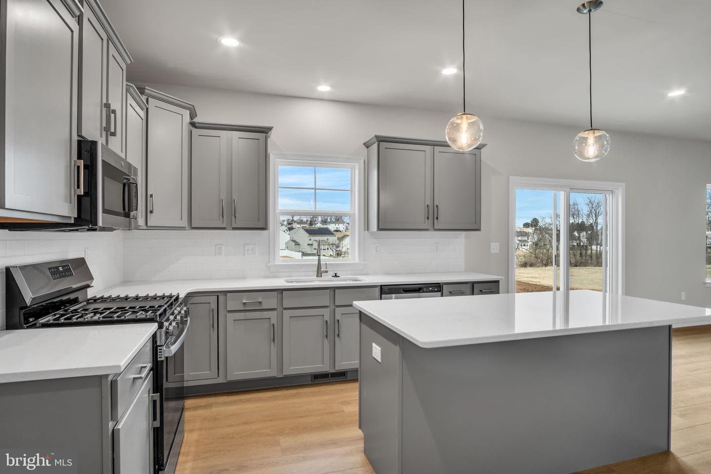 881 Ashfield Drive photo 6