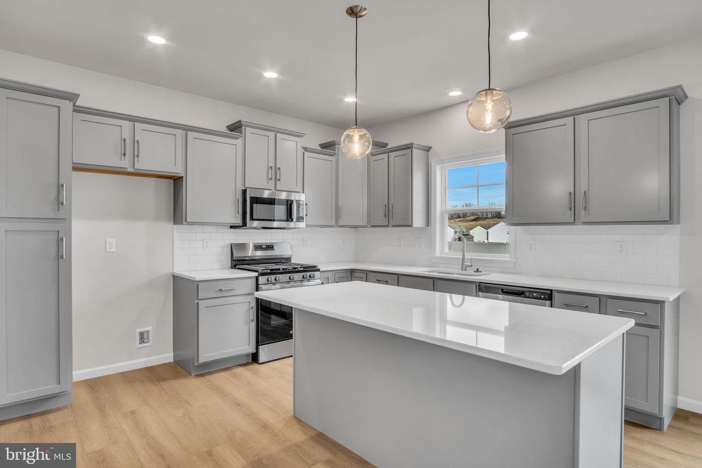 881 Ashfield Drive photo 8