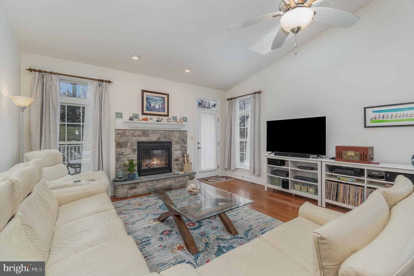 6275 Thornhill Lane photo 15