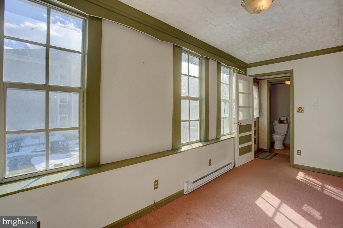 470 E King Street photo 3